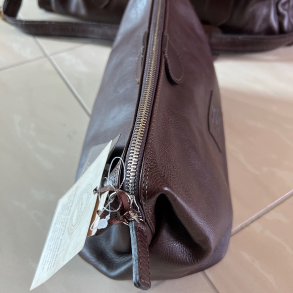 #2222 BRAND NEW Old Angler Leather Duffel Bag & Terrida Luxury Toiletry Case - Picture 10 of 14